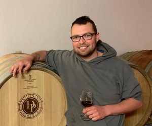 Portrait vigneron Pierre Riviere oenologue, paysan et vigneron